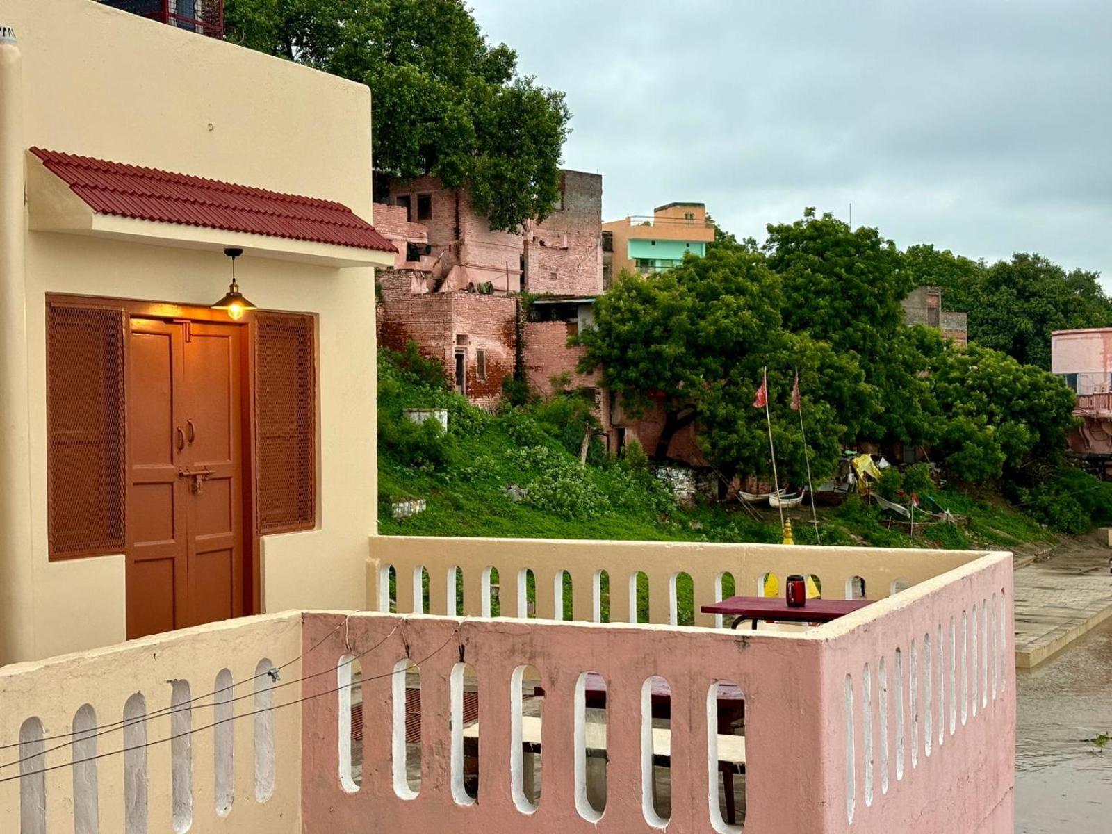 Vintage River Homestay Varanasi Eksteriør bilde